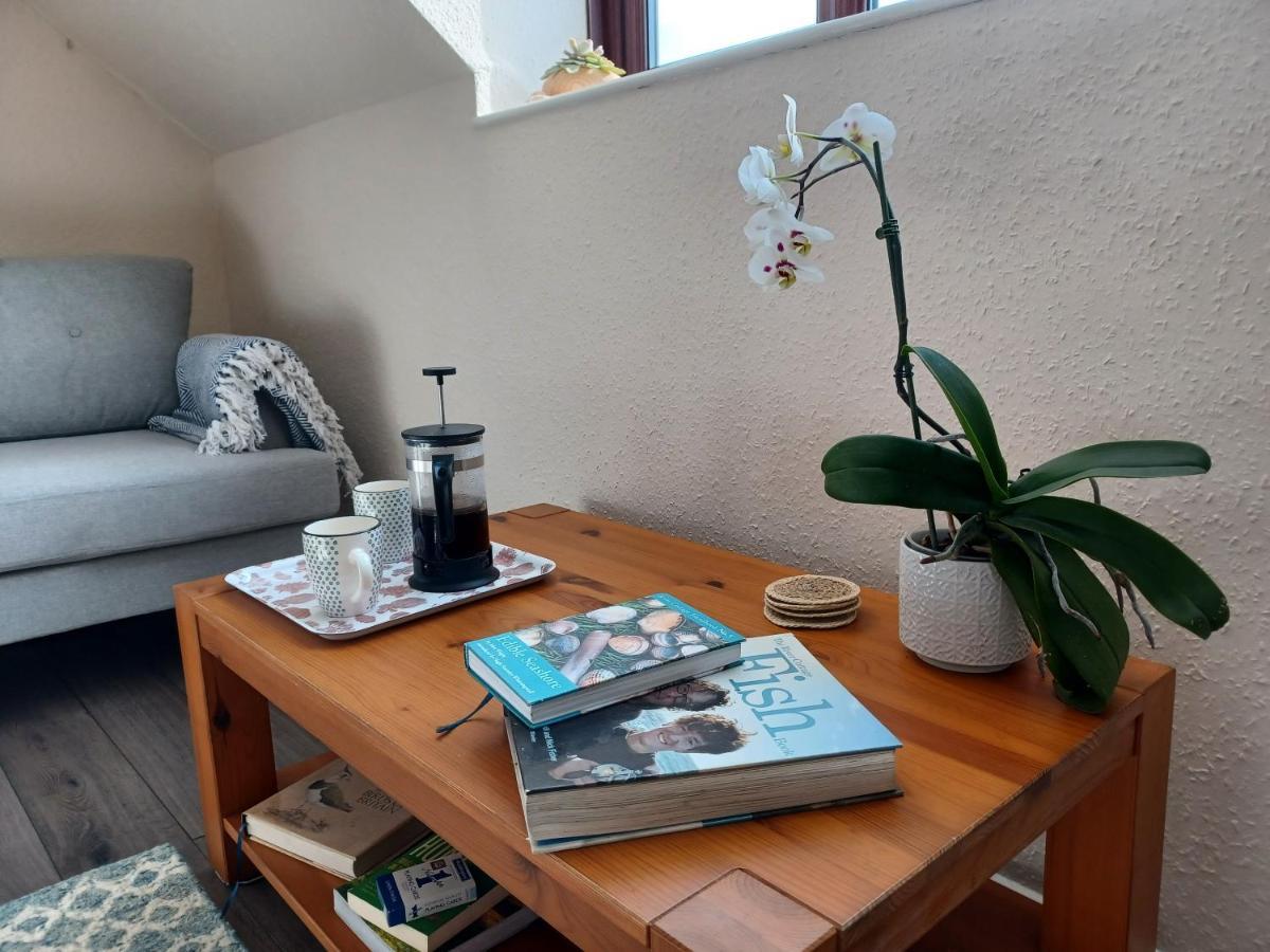 Two Bedroom Close To The Apartment