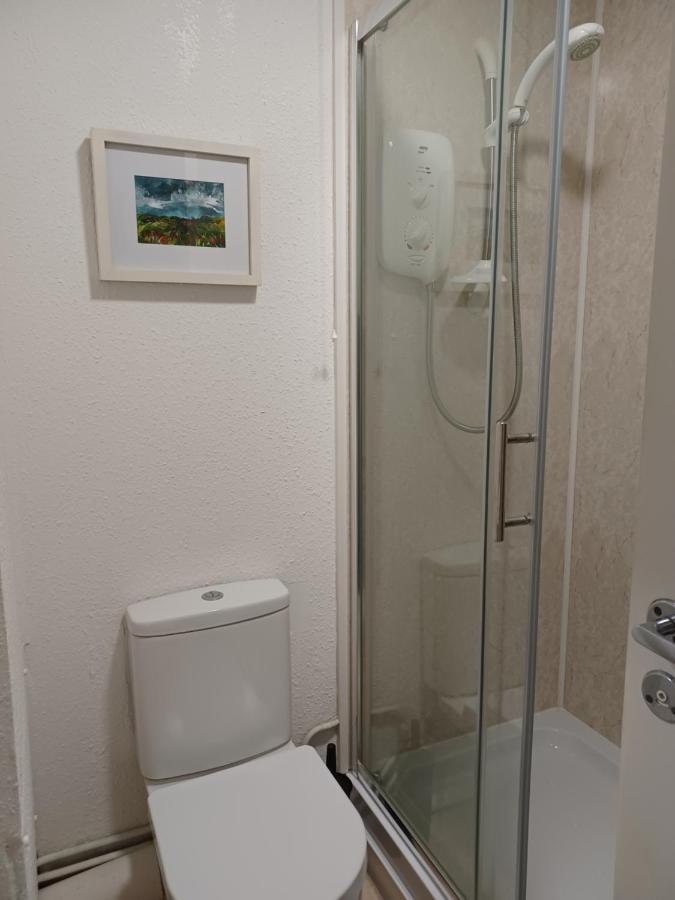 Two Bedroom Close To The Apartment