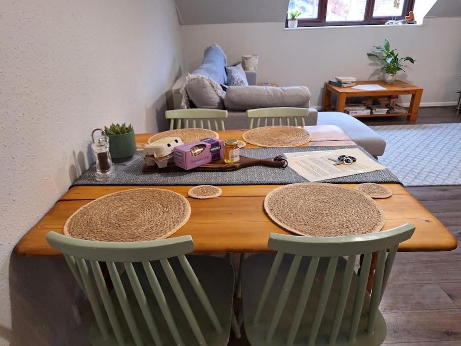 Two Bedroom Close To The Apartment Beer